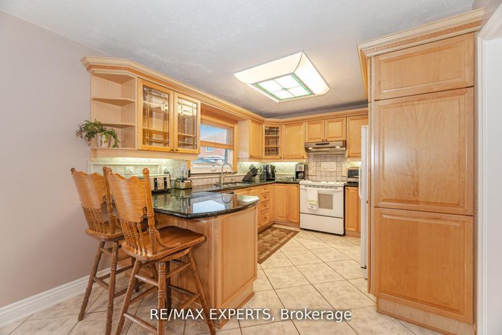 Photo 14 at 21 Williamsburg Lane, East Woodbridge, Vaughan