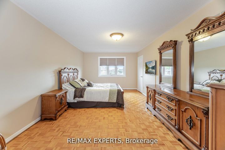 Photo 30 at 21 Williamsburg Lane, East Woodbridge, Vaughan