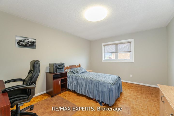 Photo 35 at 21 Williamsburg Lane, East Woodbridge, Vaughan