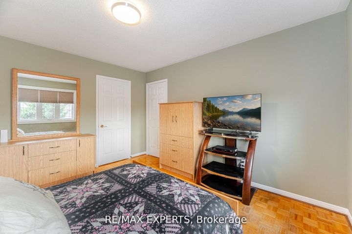 Photo 38 at 21 Williamsburg Lane, East Woodbridge, Vaughan