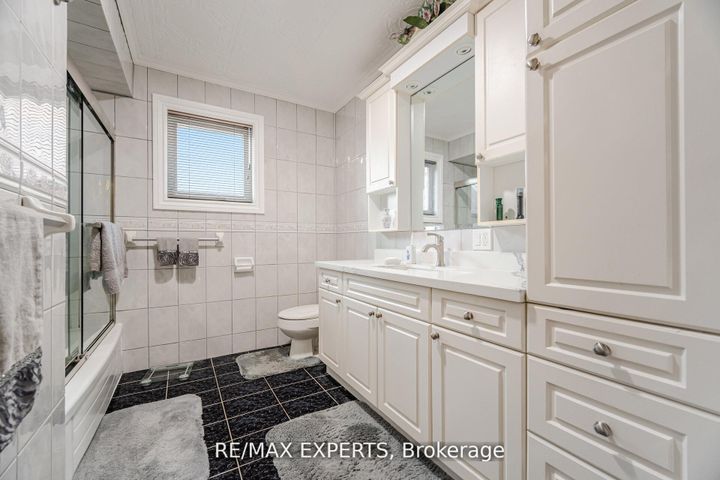 Photo 41 at 21 Williamsburg Lane, East Woodbridge, Vaughan