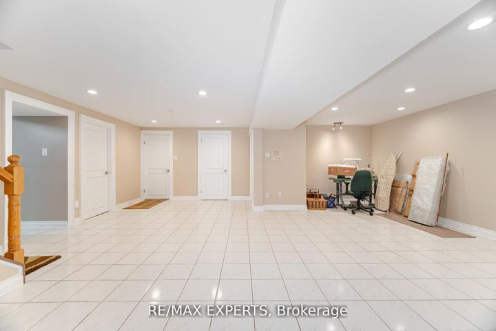 Photo 44 at 21 Williamsburg Lane, East Woodbridge, Vaughan