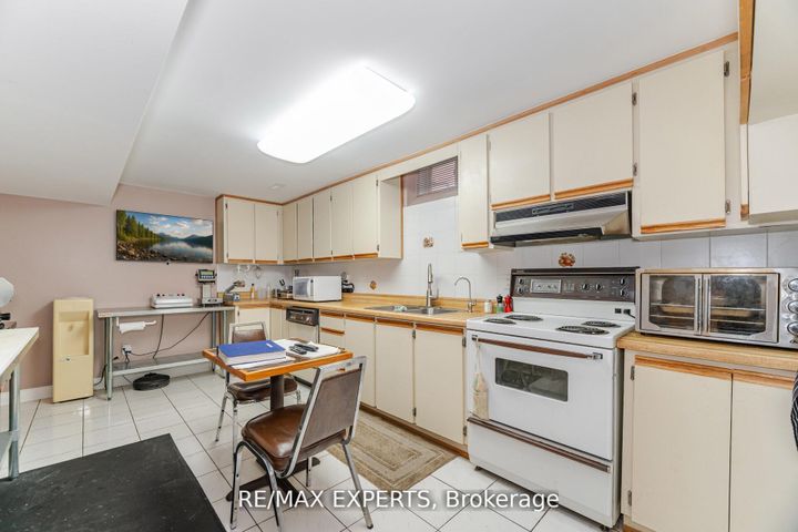 Photo 47 at 21 Williamsburg Lane, East Woodbridge, Vaughan