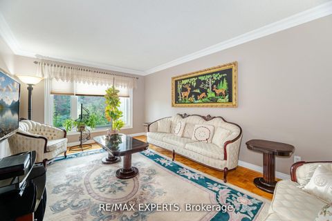 Photo 9 at 21 Williamsburg Lane, East Woodbridge, Vaughan