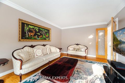 Photo 11 at 21 Williamsburg Lane, East Woodbridge, Vaughan