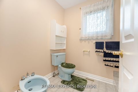 Photo 33 at 21 Williamsburg Lane, East Woodbridge, Vaughan