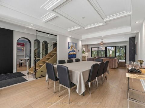 Photo 2 at 4 Forest Wood, Nortown, Toronto