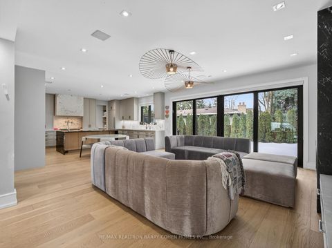 Photo 3 at 4 Forest Wood, Nortown, Toronto