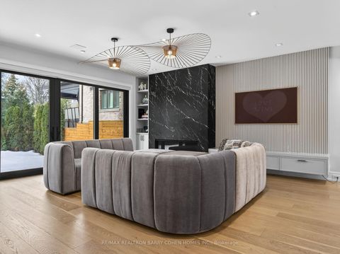 Photo 4 at 4 Forest Wood, Nortown, Toronto