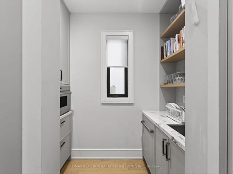 Photo 9 at 4 Forest Wood, Nortown, Toronto