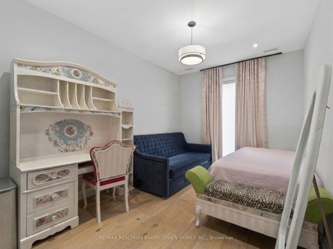 Photo 19 at 4 Forest Wood, Nortown, Toronto