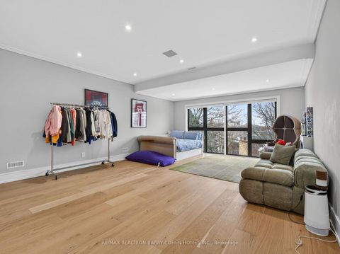 Photo 25 at 4 Forest Wood, Nortown, Toronto