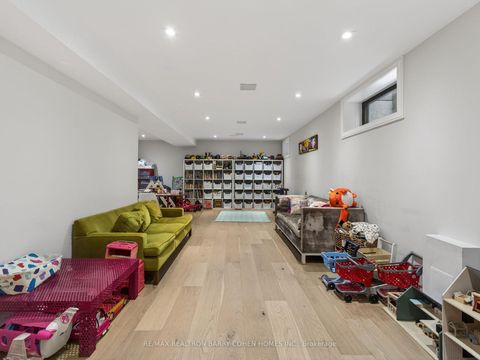 Photo 29 at 4 Forest Wood, Nortown, Toronto