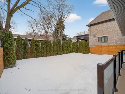 Photo 30 at 4 Forest Wood, Nortown, Toronto