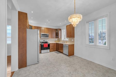 Photo 11 at 106 Craggview Drive, West Hill, Toronto