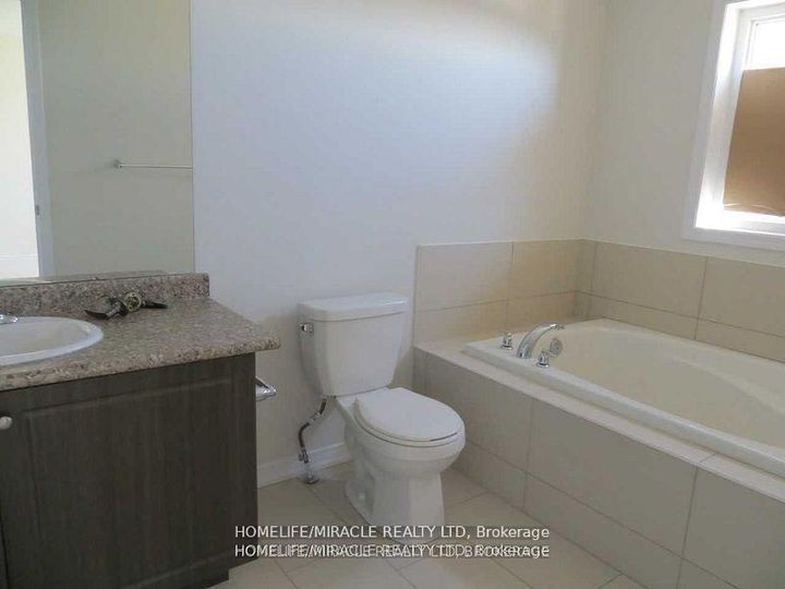 Photo 13 at 142 Golden Springs Drive, Northwest Brampton, Brampton