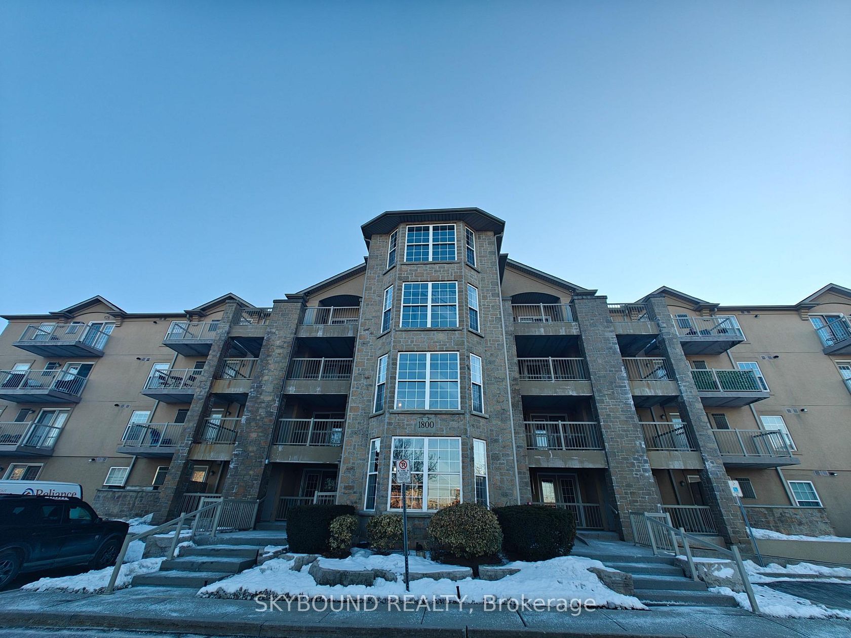 206 - 1800 Walker's Line, Palmer, Burlington 