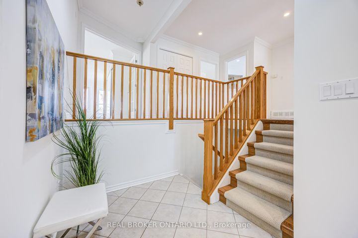 Photo 3 at 1483 Brenner Crescent, Mountainside, Burlington