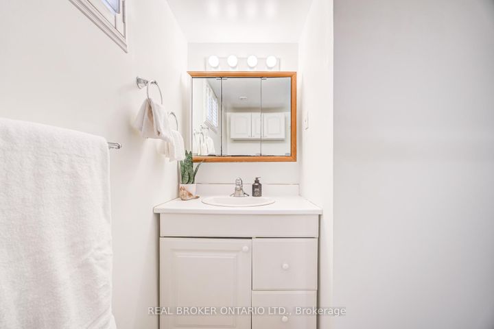 Photo 31 at 1483 Brenner Crescent, Mountainside, Burlington