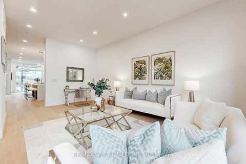 Photo 11 at 2 - 2639 R Dundas Street W, Junction Area, Toronto