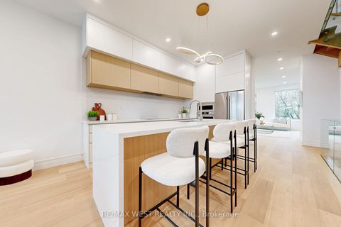 Photo 16 at 2 - 2639 R Dundas Street W, Junction Area, Toronto