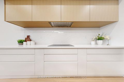 Photo 17 at 2 - 2639 R Dundas Street W, Junction Area, Toronto