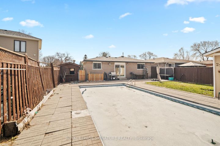 Photo 29 at 216 Folkstone Crescent, Southgate, Brampton