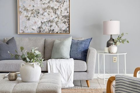 Photo 4 at 317 Milestone Crescent, Aurora Village, Aurora