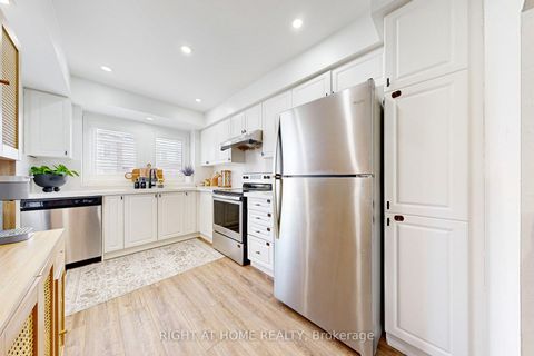 Photo 7 at 72 Ayers Crescent, Birchmount, Toronto