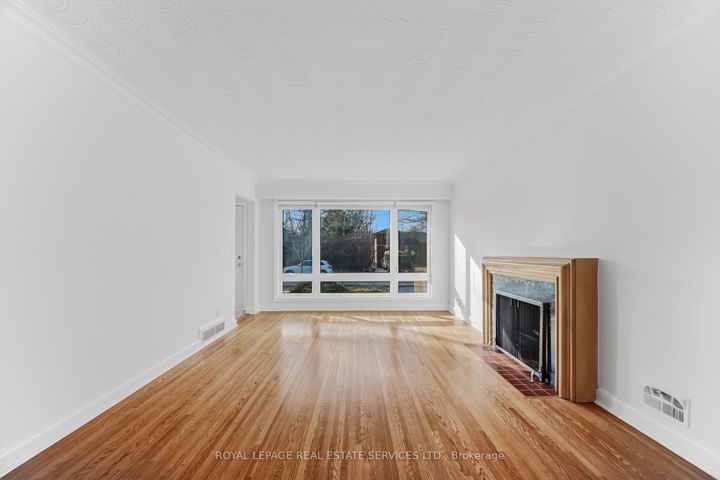 Photo 7 at 46 Cardigan Road, Queensway, Toronto