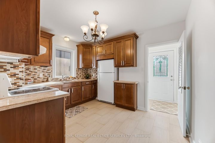 Photo 12 at 46 Cardigan Road, Queensway, Toronto