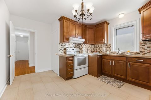 Photo 14 at 46 Cardigan Road, Queensway, Toronto