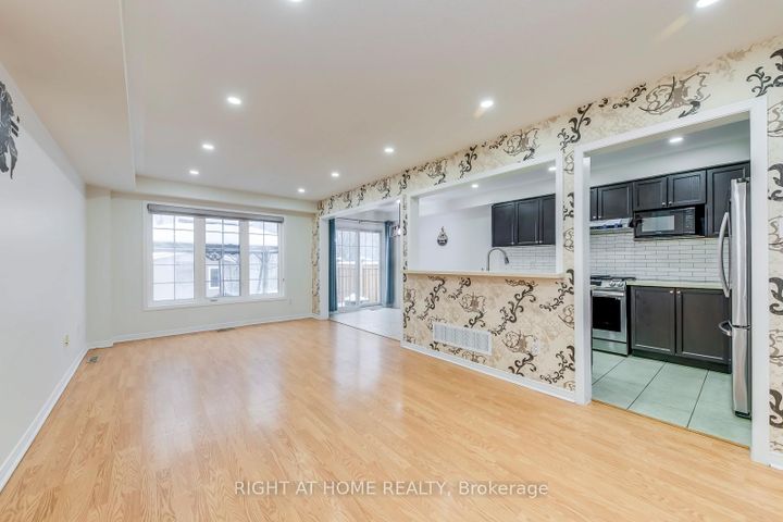 Photo 6 at 15 Eagle Trace Drive, Wellington, Brampton