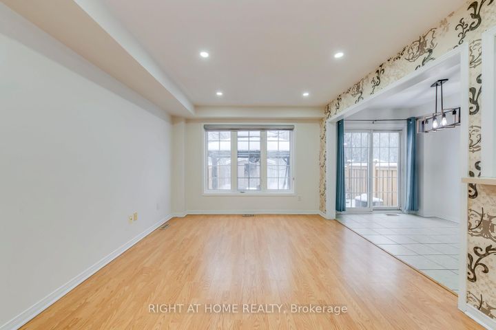 Photo 7 at 15 Eagle Trace Drive, Wellington, Brampton