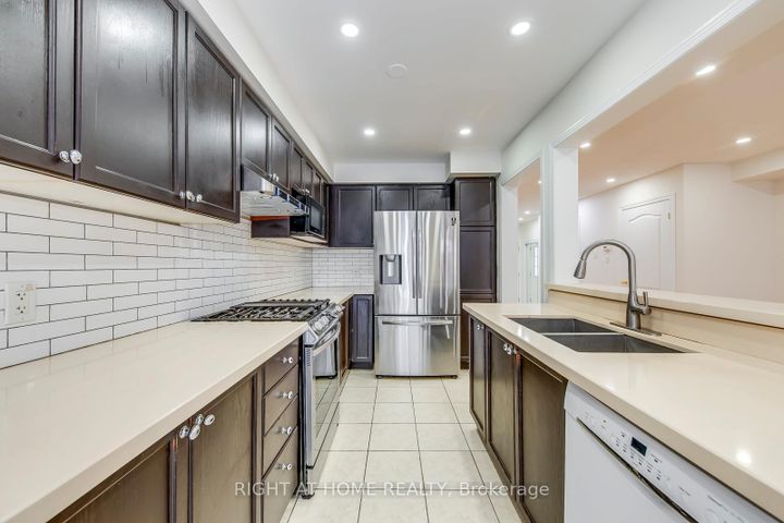 Photo 8 at 15 Eagle Trace Drive, Wellington, Brampton