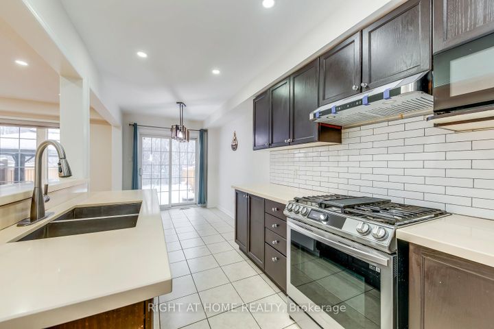 Photo 10 at 15 Eagle Trace Drive, Wellington, Brampton