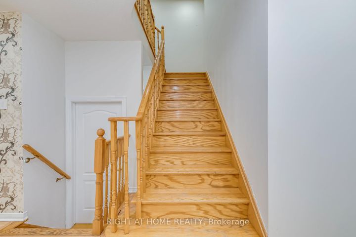 Photo 14 at 15 Eagle Trace Drive, Wellington, Brampton
