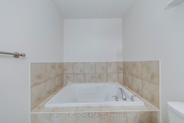Photo 19 at 15 Eagle Trace Drive, Wellington, Brampton