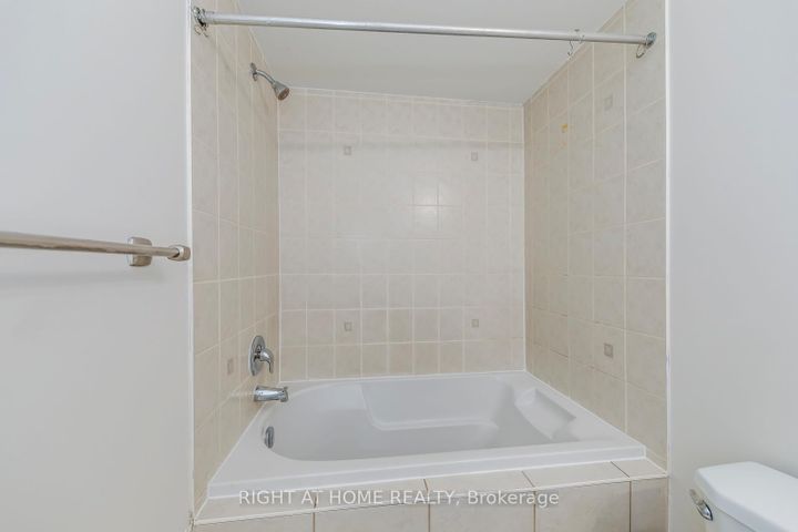 Photo 31 at 15 Eagle Trace Drive, Wellington, Brampton