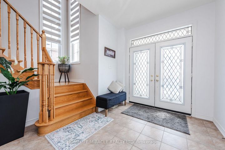 Photo 3 at 28 Iverson Drive, Credit Valley, Brampton