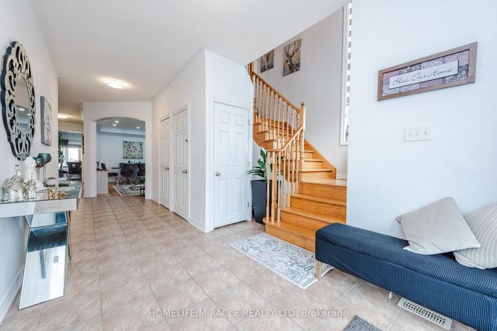 Photo 4 at 28 Iverson Drive, Credit Valley, Brampton