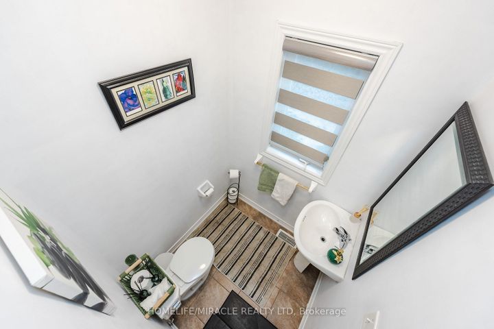 Photo 5 at 28 Iverson Drive, Credit Valley, Brampton