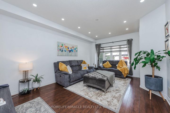 Photo 11 at 28 Iverson Drive, Credit Valley, Brampton