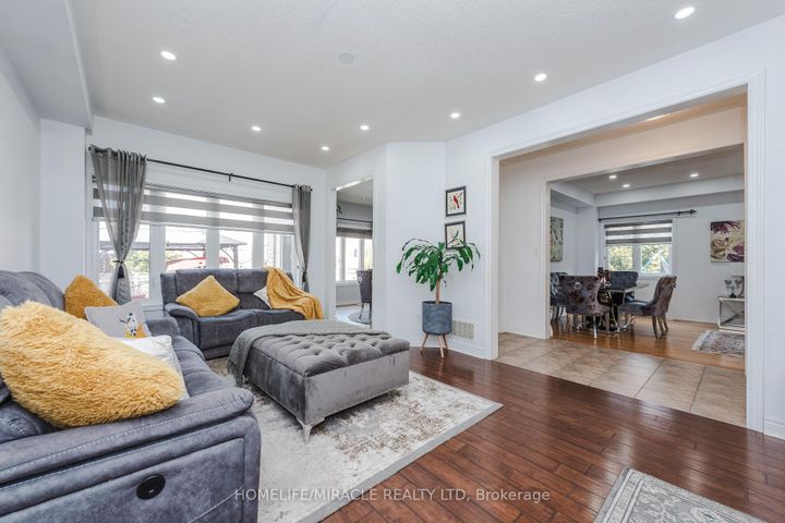 Photo 12 at 28 Iverson Drive, Credit Valley, Brampton