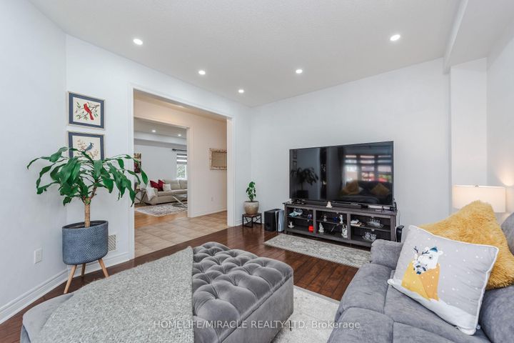 Photo 14 at 28 Iverson Drive, Credit Valley, Brampton