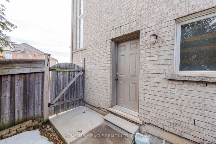 Photo 15 at 28 Iverson Drive, Credit Valley, Brampton