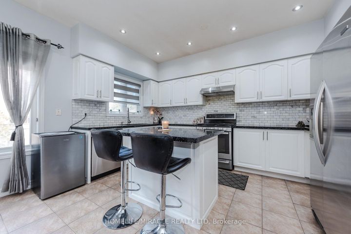 Photo 17 at 28 Iverson Drive, Credit Valley, Brampton
