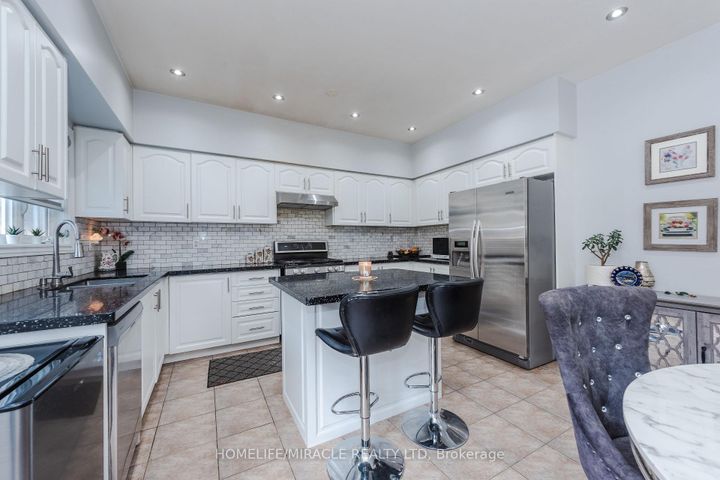 Photo 18 at 28 Iverson Drive, Credit Valley, Brampton