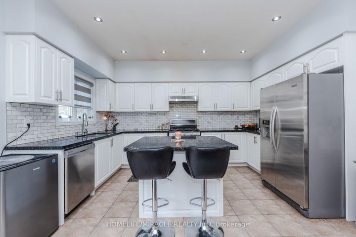 Photo 20 at 28 Iverson Drive, Credit Valley, Brampton