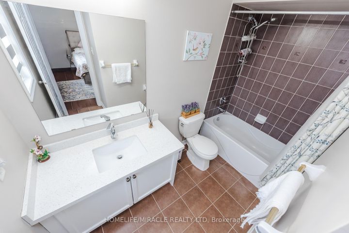 Photo 29 at 28 Iverson Drive, Credit Valley, Brampton